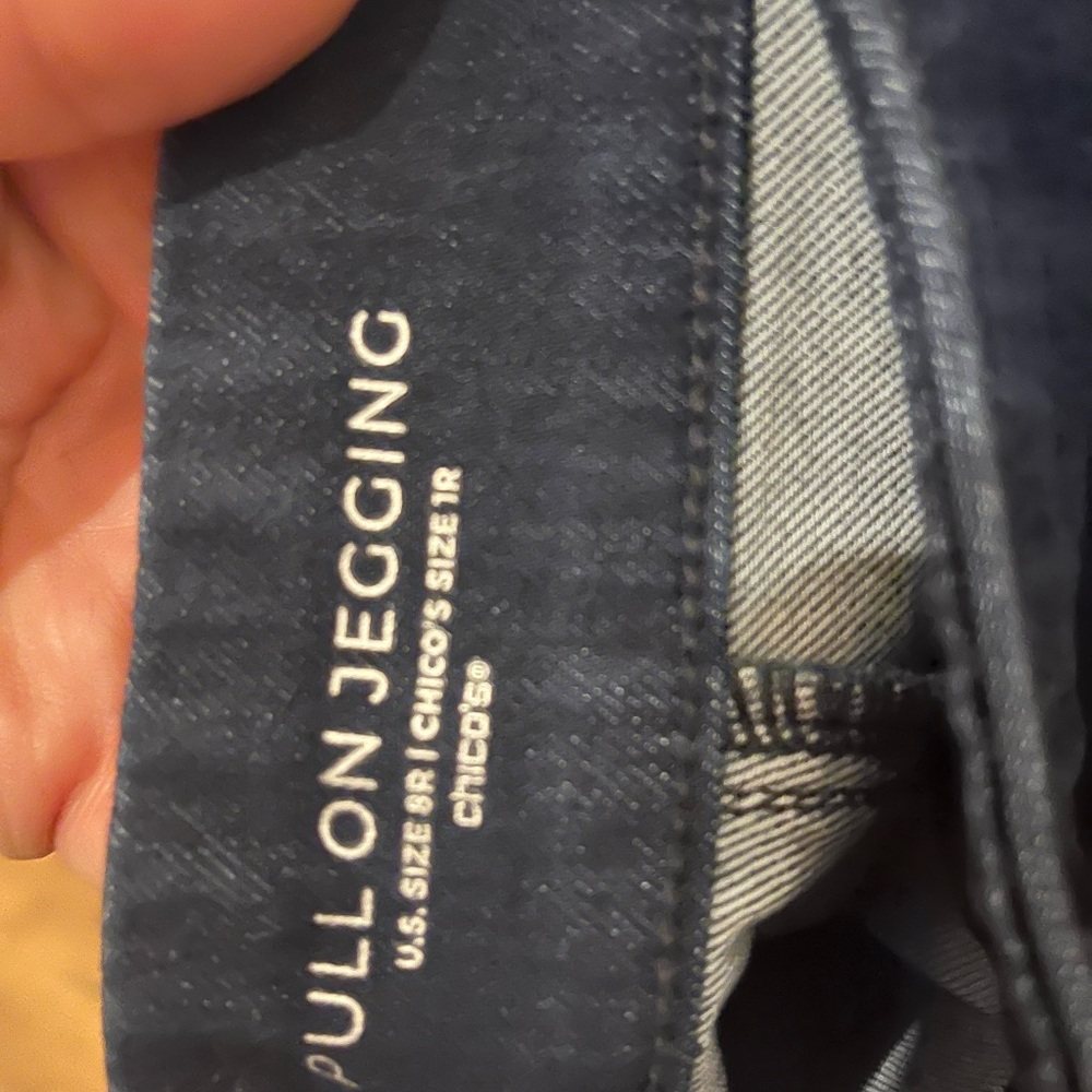 Beautiful Chicos pull on jeggings nwt.  Size 8R - Picture 2 of 4